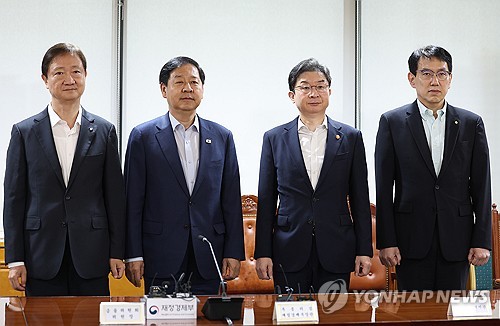 한자리 모인 경제수장들