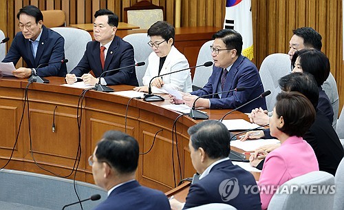 발언하는 정점식 원내대표