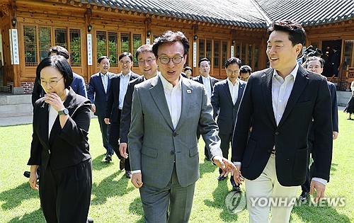 총리 공관에서 열린 고위당정협의회
