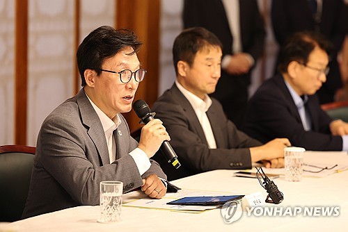발언하는 김민석 당대표