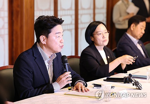 발언하는 강훈식 대통령 비서실장