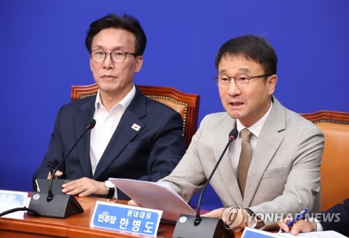발언하는 한병도 원내대표
