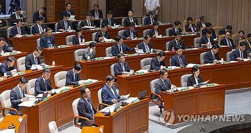 국회 예결위 전체 회의 출석한 국무위원들