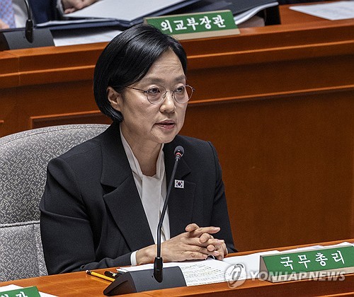 의원 질의에 답하는 한성숙 국무총리