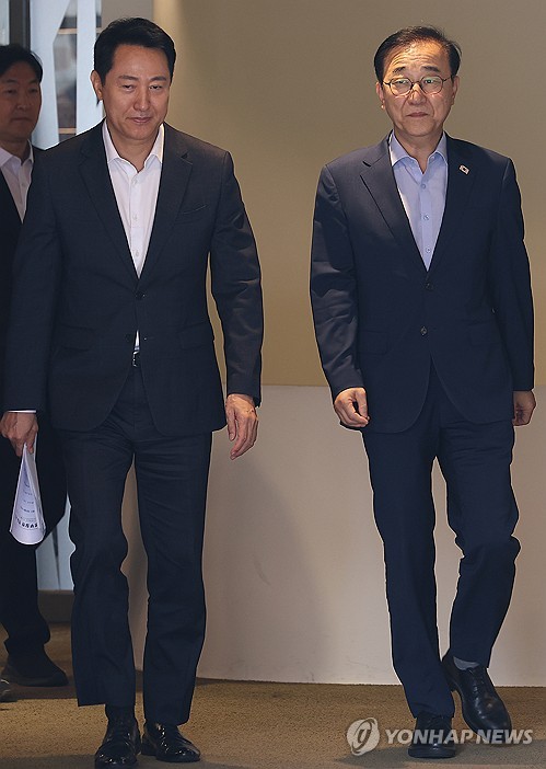 회동 후 나서는 김윤덕 장관과 오세훈 서울시장