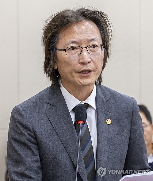 2025 회계연도 결산안 정무위 통과 인사말 하는 주병기 공정위원장