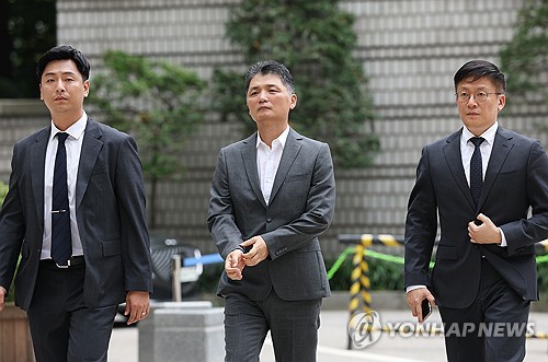 항소심 공판 출석하는 김범수
