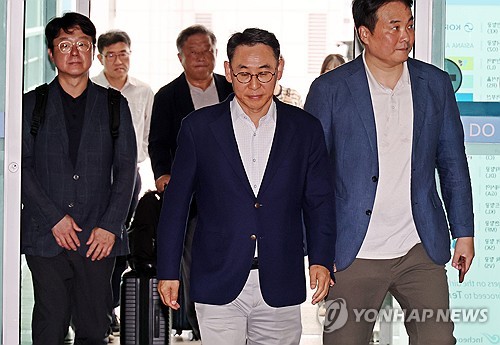 네팔로 향하는 정연인 두산에너빌리티 대표이사