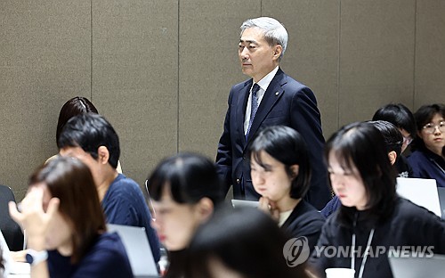 신현송 한은 총재, 기자간담회 참석