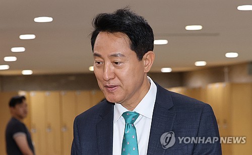 시의회 임시회 참석하는 오세훈 서울시장