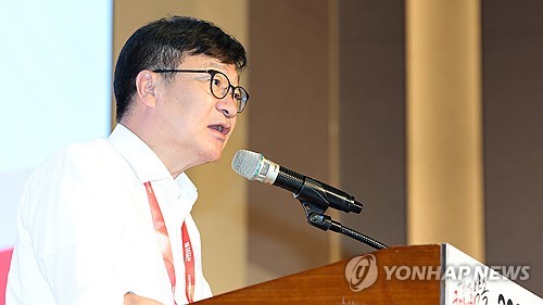 연찬회 마무리 발언하는 정점식 원내대표