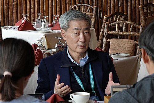 미국 잭슨홀에서 간담회 하는 신현송 한국은행 총재