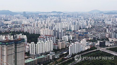 서울 영등포구 여의도 63빌딩 전망대에서 바라본 시내 곳곳에 자리 잡은 아파트 전경