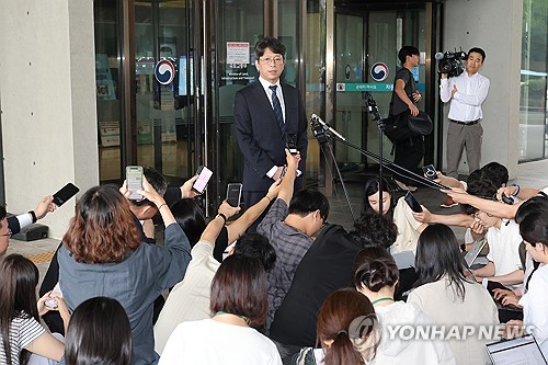 답변하는 홍지선 국토부 장관 후보자