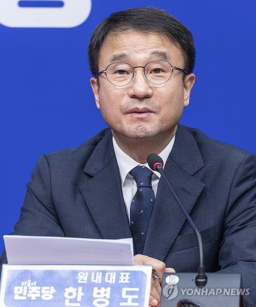 최고위원회의에서 발언하는 한병도 원내대표