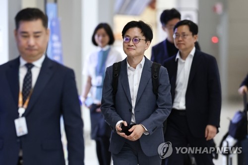 김정관 장관, 미국으로 출국