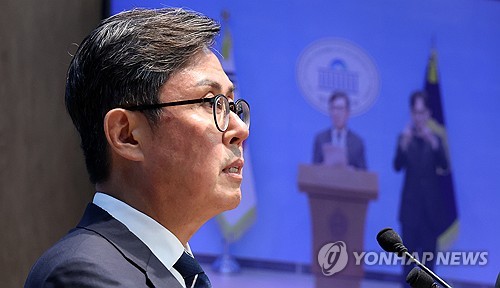 예산안 관련 기자회견 갖는 안도걸 의원