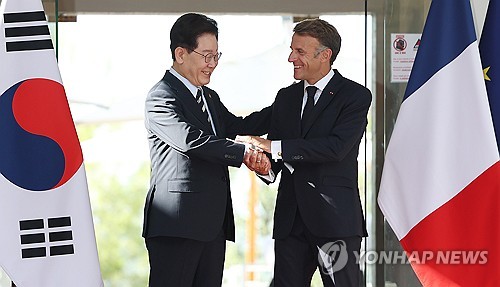 기념촬영하는 한-프랑스 정상