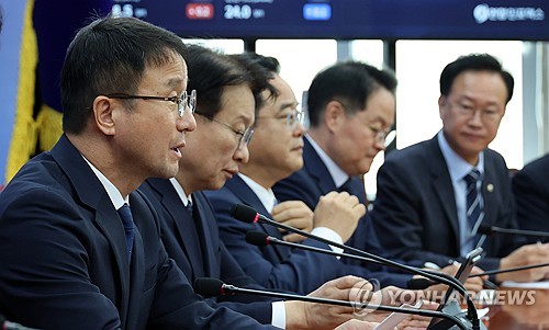 발언하는 한병도 원내대표