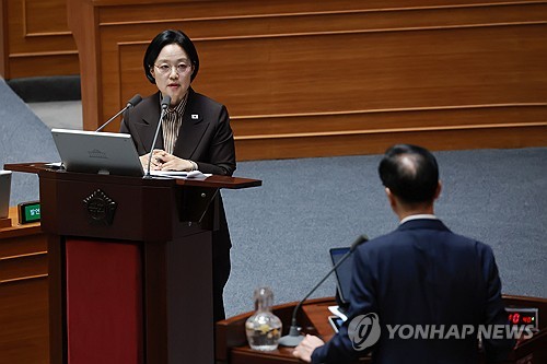 정치 분야 대정부질문, 답변하는 한성숙 국무총리