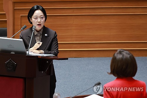 국민의힘 나경원 의원 질문에 답하는 한성숙 국무총리