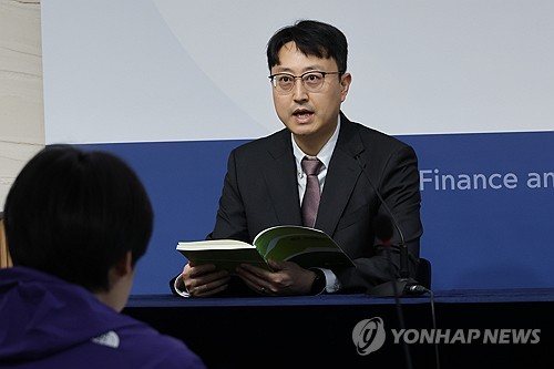 (세종=연합뉴스) 김주성 기자 = 임홍기 재정경제부 경제분석과장이 11일 세종시 정부세종청사에서 2026년 9월 최근 경제동향에 관해 브리핑하고 있다. 2026.9.11 utzza@yna.co.kr