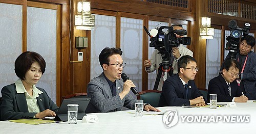 발언하는 더불어민주당 김민석 대표