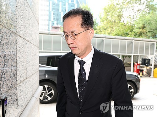 출근하는 이형일 부총리 겸 재정경제부 장관 후보자