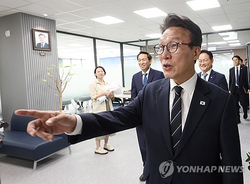 춘천 찾은 김민석 대표