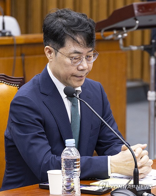 눈감은 김성수 대법관 후보자