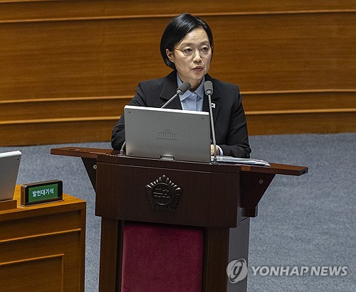 대정부 질문 출석해 답변하는 한성숙 총리