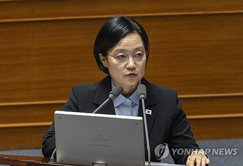 답변하는 한성숙 총리
