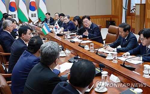 한-우즈베크 확대 정상회담