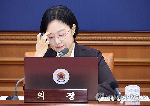 부처별 보고 받는 한성숙 국무총리