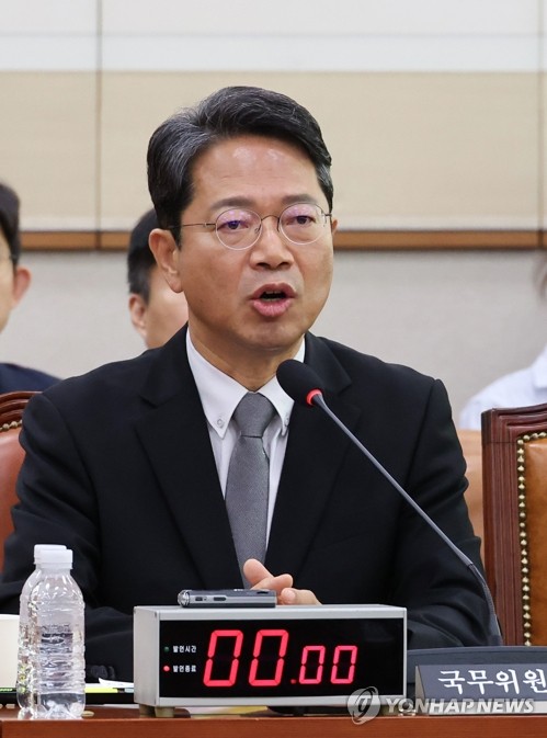 질의에 답하는 김승원 법무부 장관 후보자
