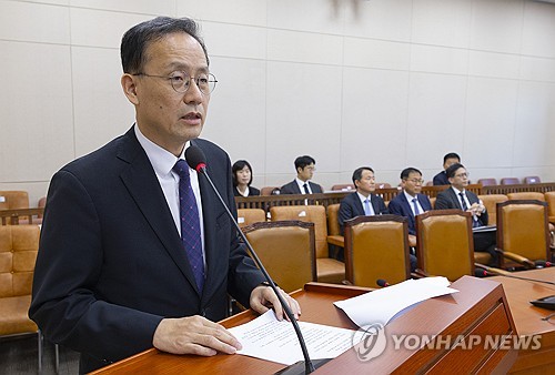 인사청문회에서 인사말 하는 이형일 부총리 겸 재정경제부 장관 후보자