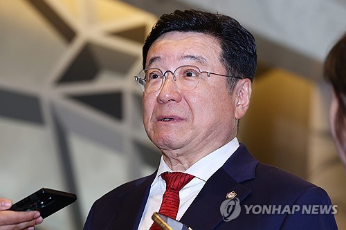 답변하는 이찬희 삼성 준감위원장