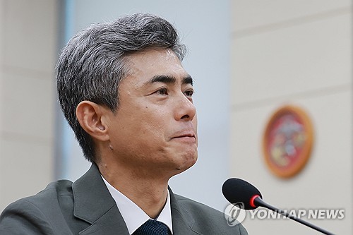 국방위원 질의 듣는 강신철 국방장관 후보자