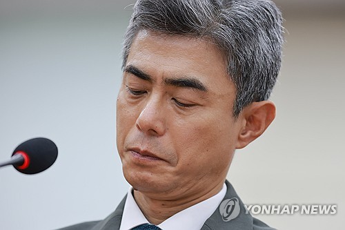 국방위원 질의 듣는 강신철 국방장관 후보자