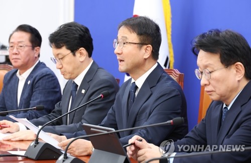 발언하는 한병도 원내대표