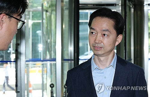취재진 질문 받는 김지용 중수청장 후보자