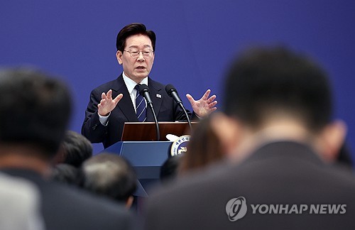 답변하는 이재명 대통령
