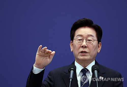 답변하는 이재명 대통령