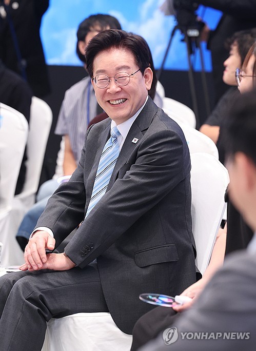 李대통령, 강성 지지층에 '품격' 주문…"혐오·멸칭은 개혁 장애물"_정지서