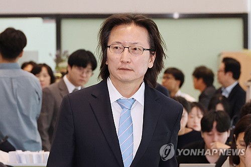 기자간담회 참석하는 주병기 공정위원장
