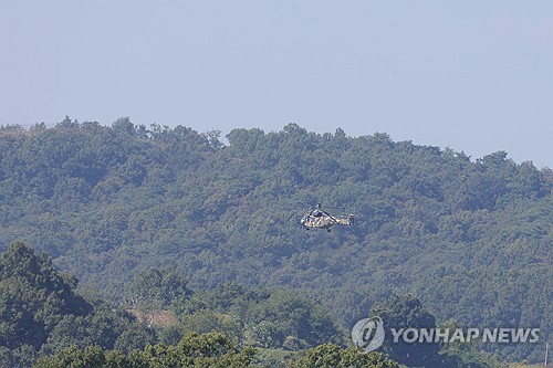 DMZ 인근에서 이동 중인 수리온 헬기