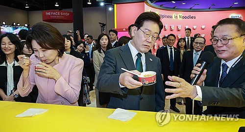 이재명 대통령, K-엑스포 농심 부스 방문