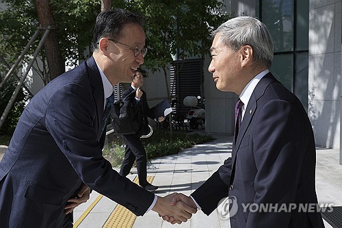 한국은행 방문한 이형일 부총리