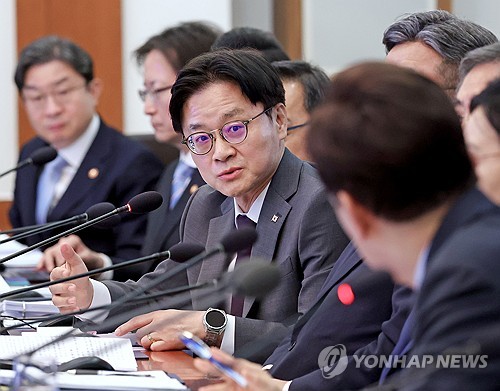 답변하는 김정관 산업부 장관
