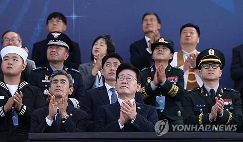 공중분열 보는 이재명 대통령